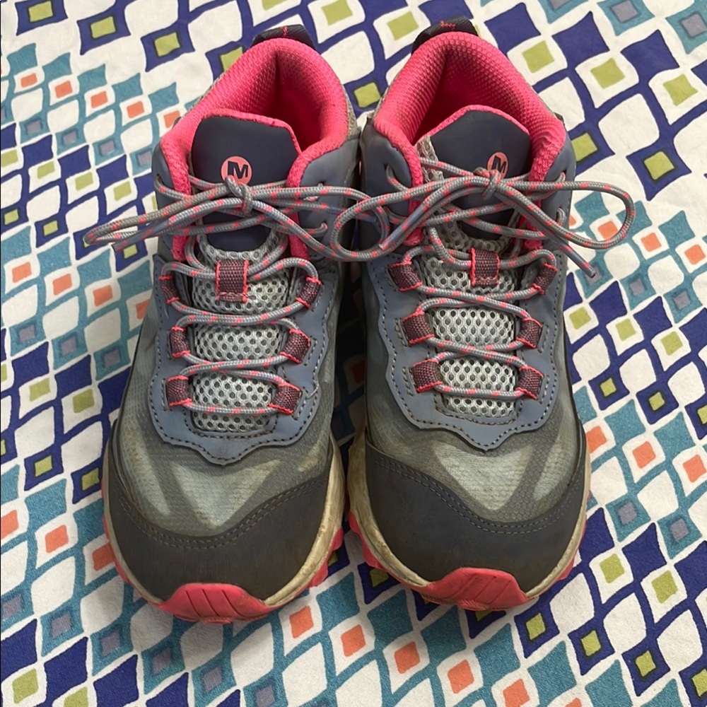 Merrell girls hiking shoes size 3